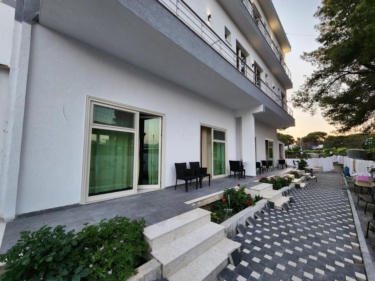 Sea Front Villa Vlorë Exterior foto